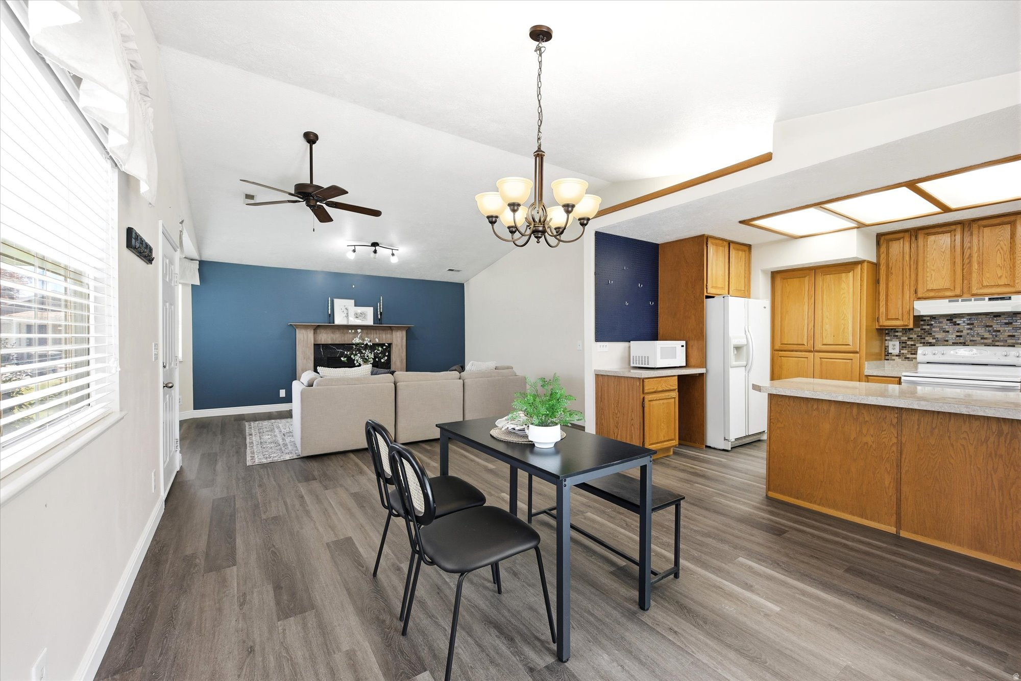 DEVONSHIRE COURT - Residential