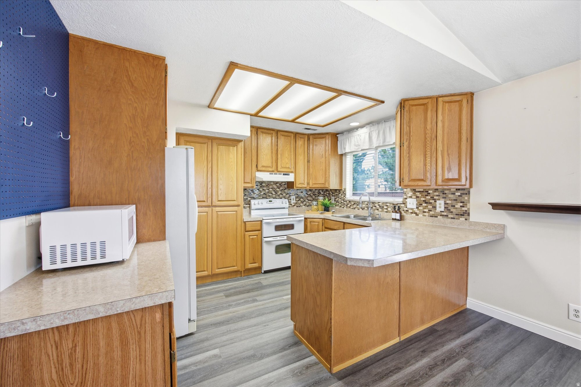 DEVONSHIRE COURT - Residential