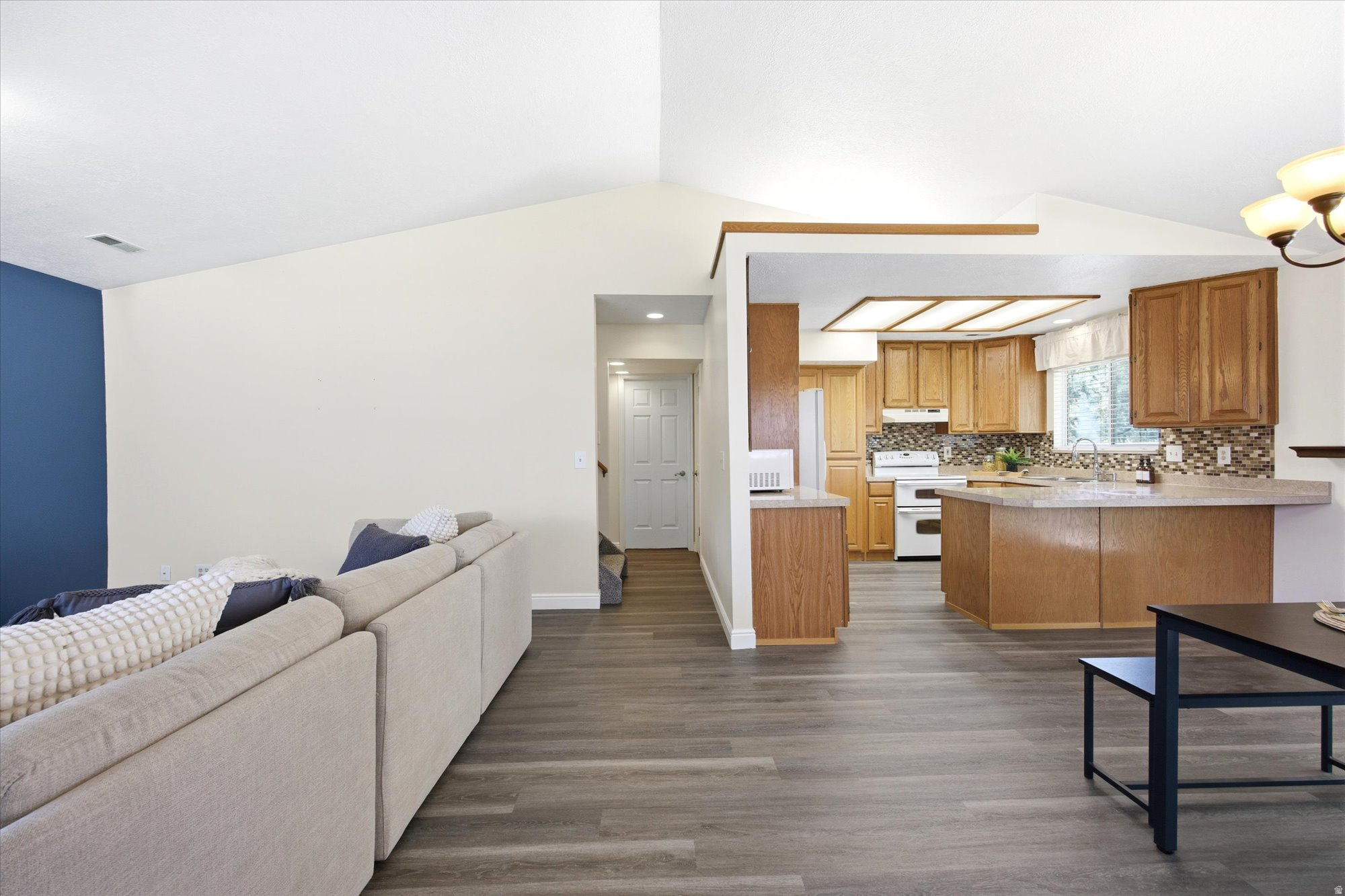 DEVONSHIRE COURT - Residential