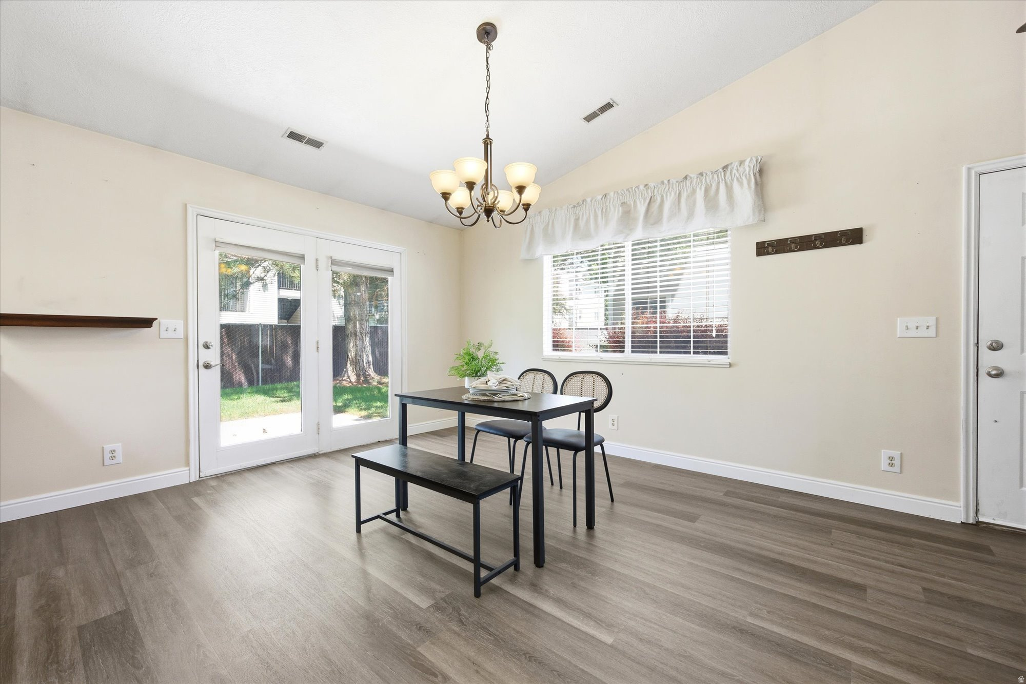 DEVONSHIRE COURT - Residential