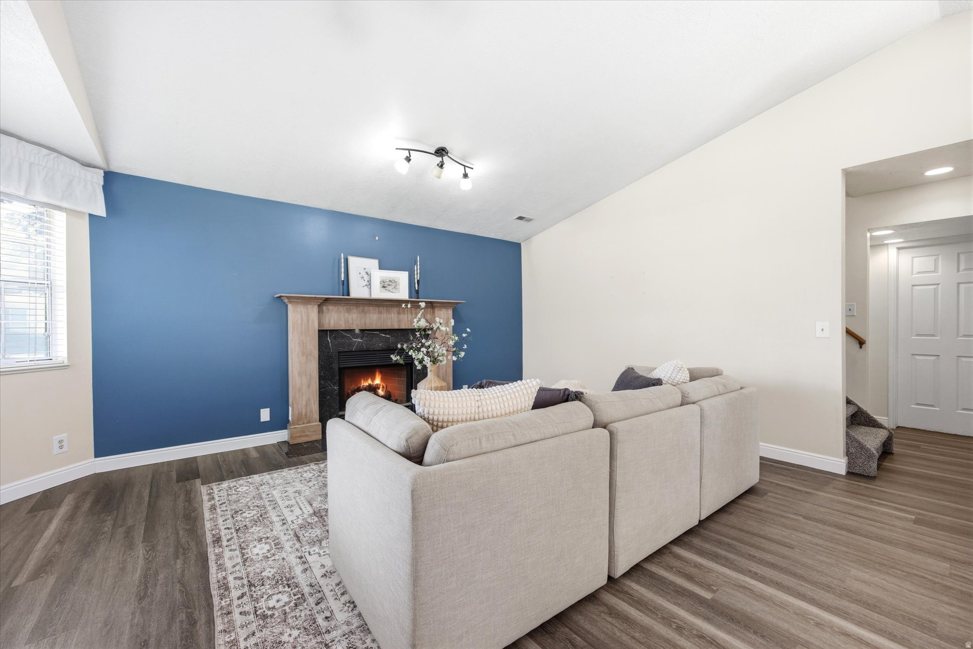 DEVONSHIRE COURT - Residential