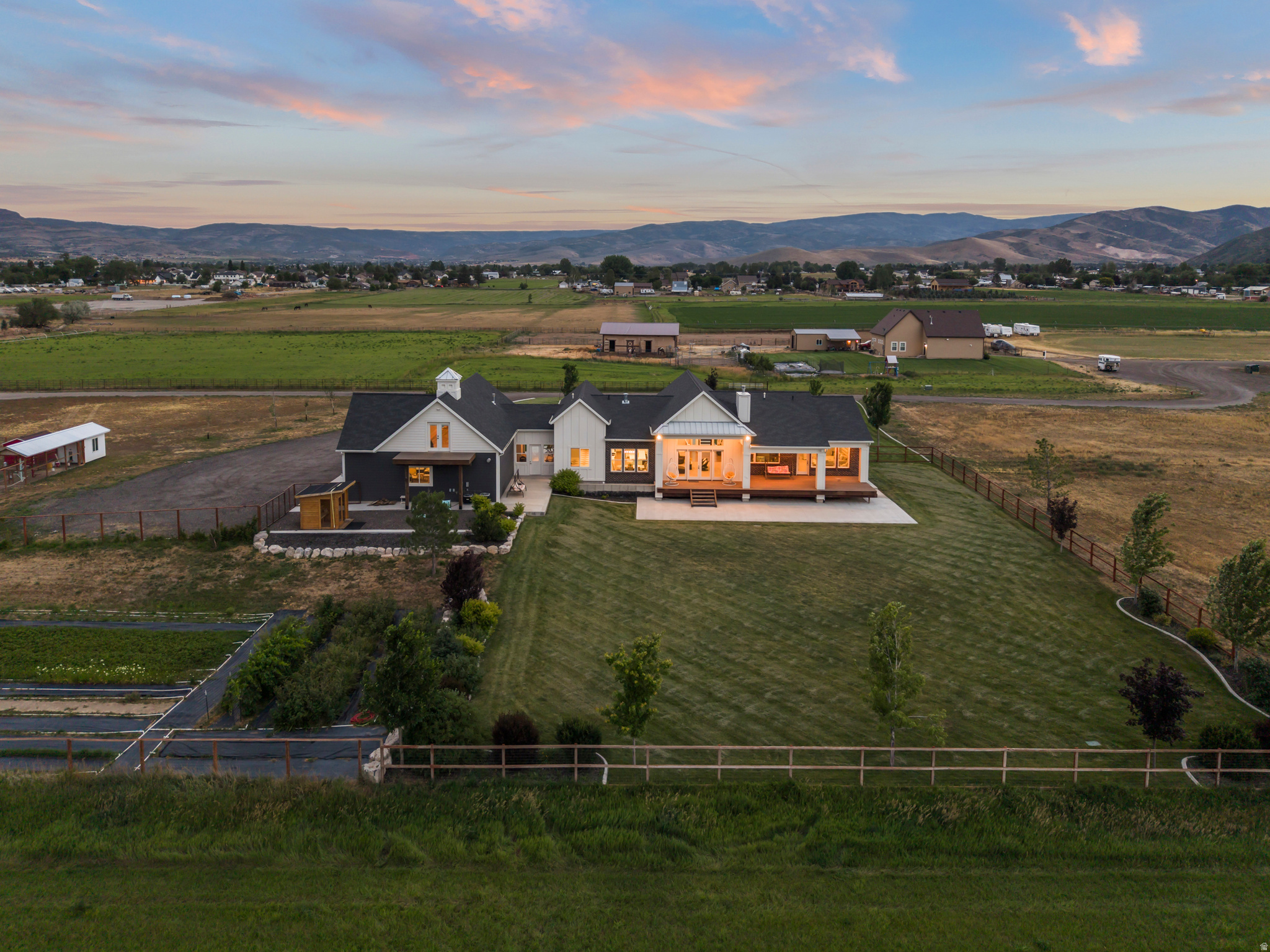 THREE FARMS ESTATES - Residential