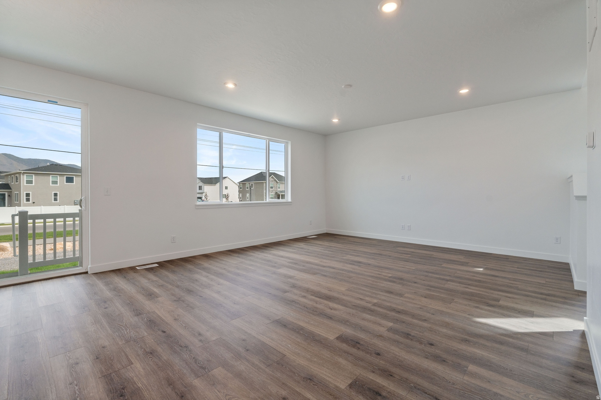 PONY EXPRESS ESTATES - Residential