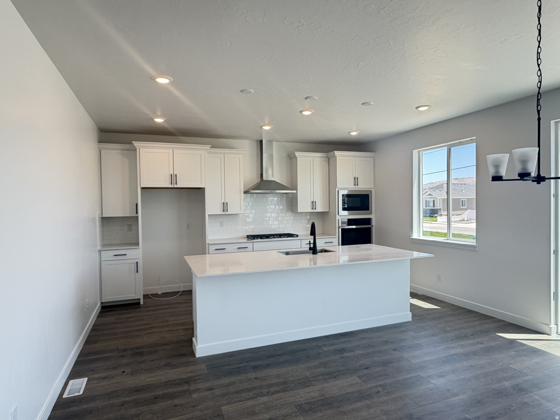 PONY EXPRESS ESTATES - Residential