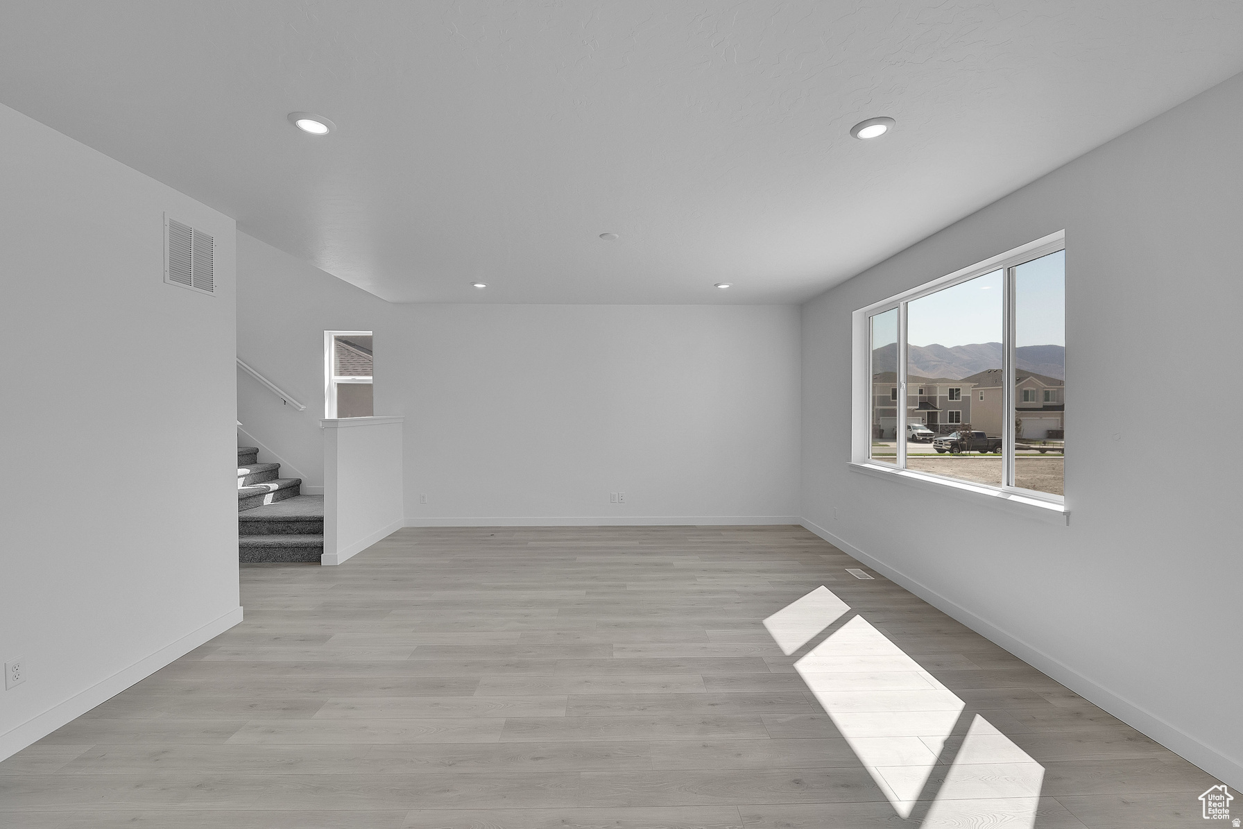 PONY EXPRESS ESTATES - Residential