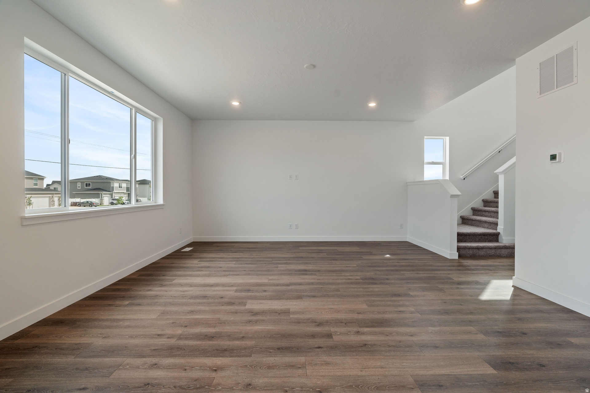 PONY EXPRESS ESTATES - Residential