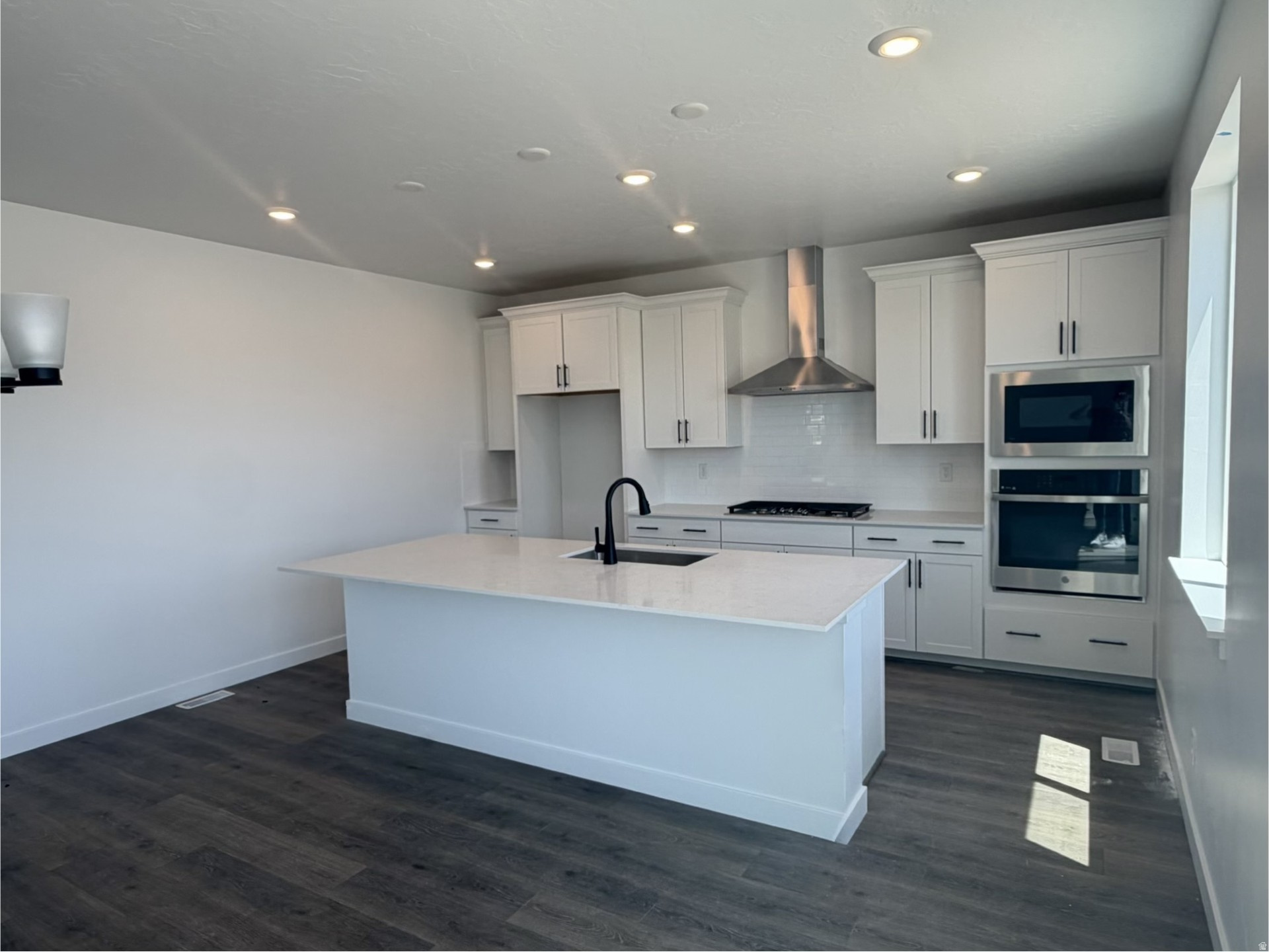 PONY EXPRESS ESTATES - Residential