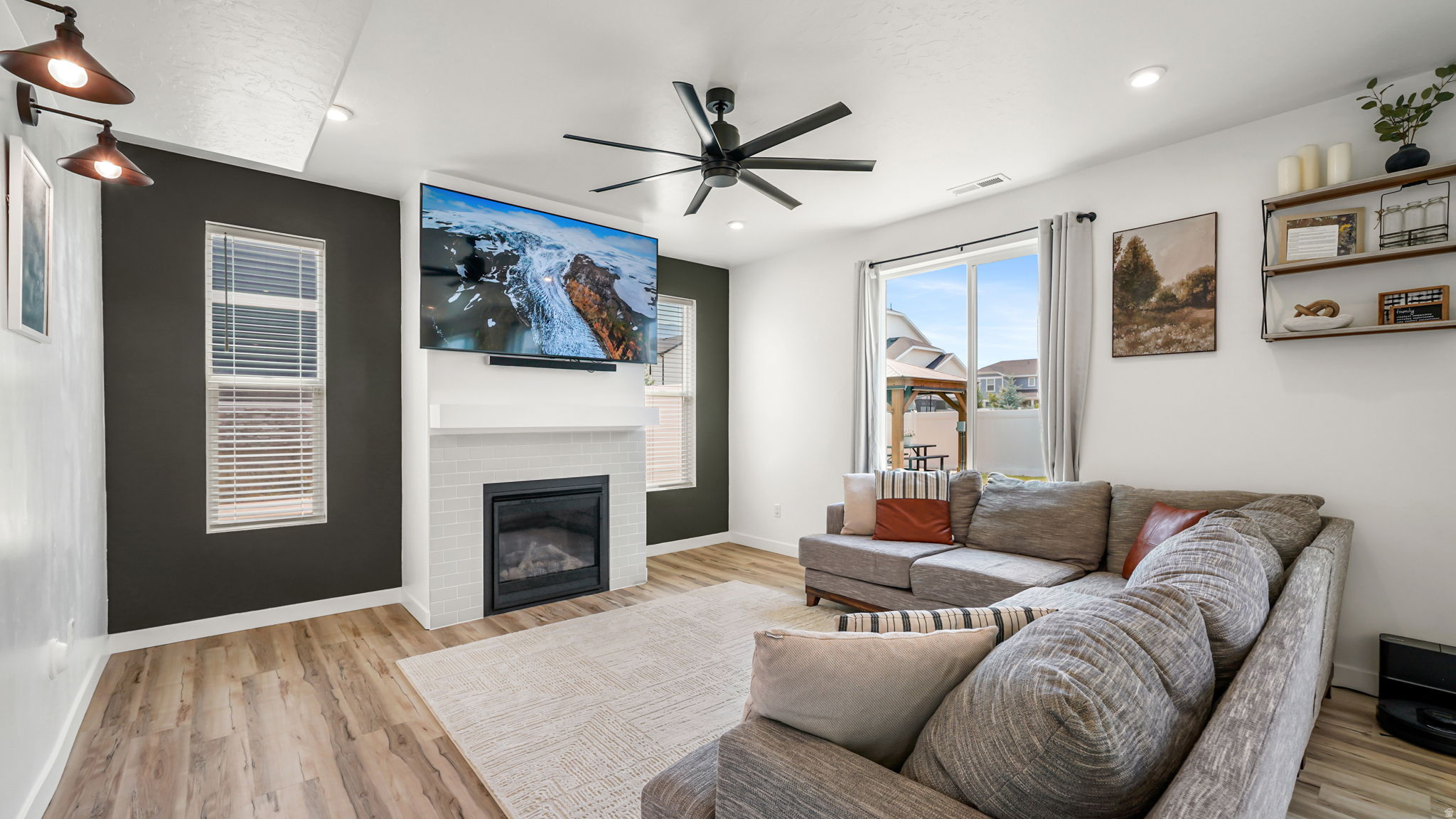 CANYON SPRINGS - Residential