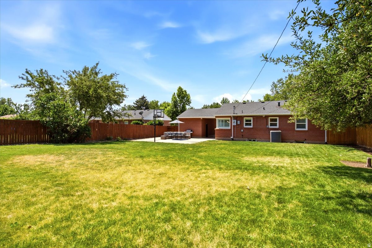 CRESTHOMES - Residential
