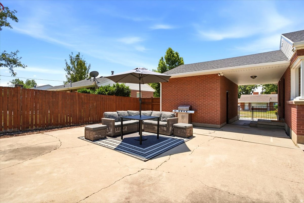 CRESTHOMES - Residential