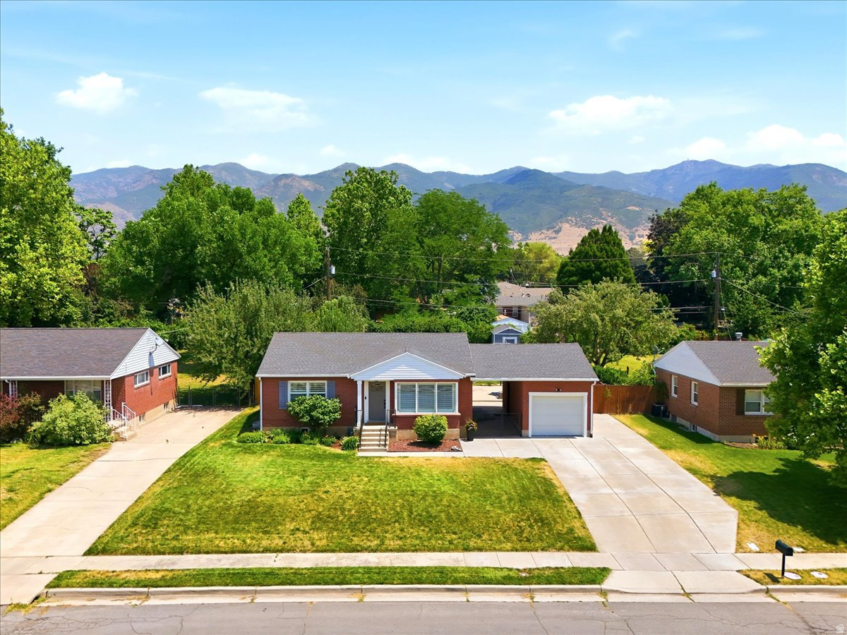 CRESTHOMES - Residential