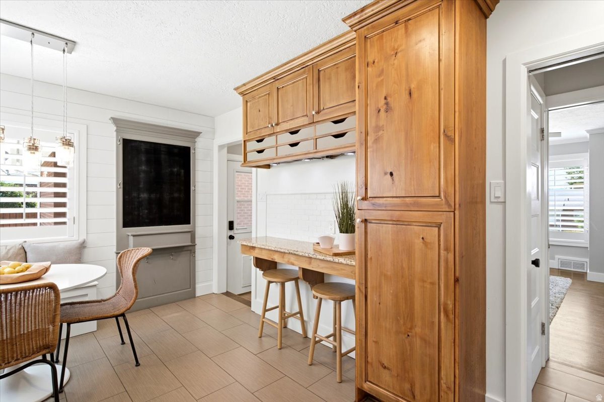 CRESTHOMES - Residential