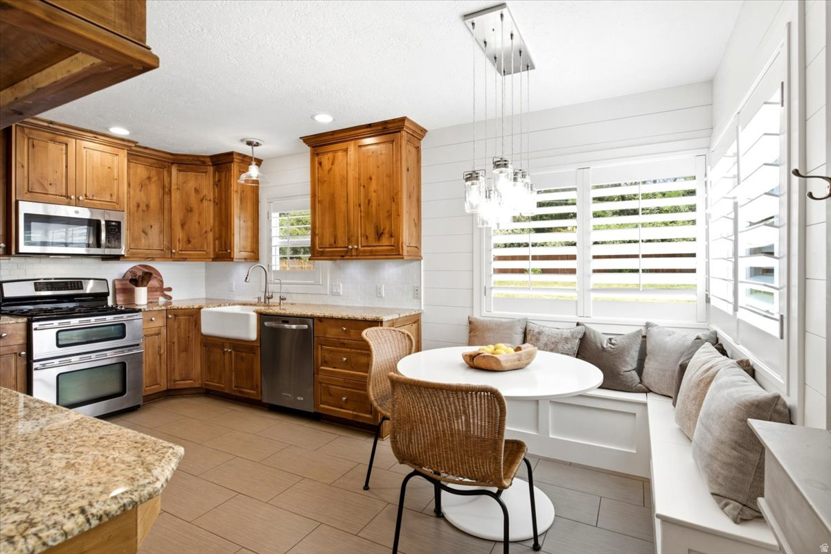 CRESTHOMES - Residential