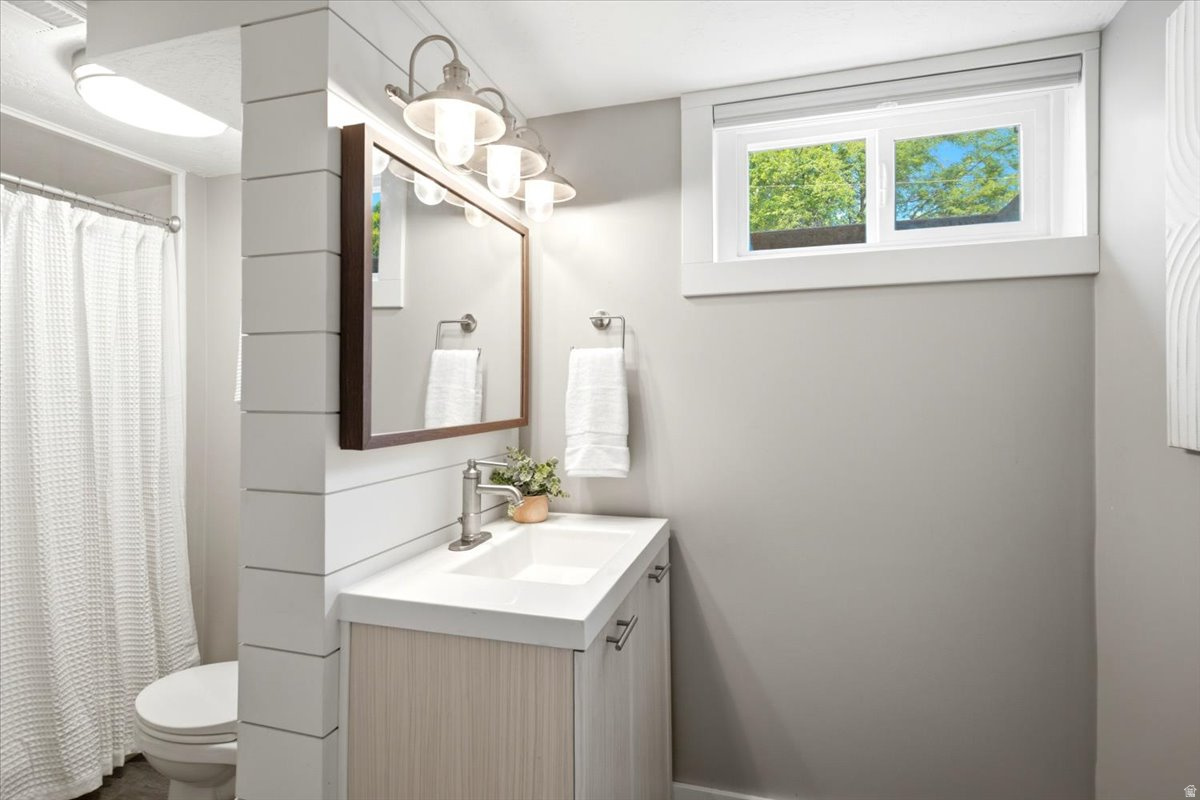 CRESTHOMES - Residential