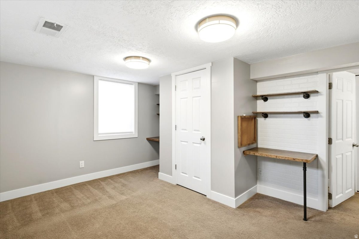 CRESTHOMES - Residential