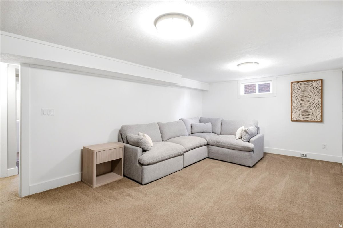CRESTHOMES - Residential