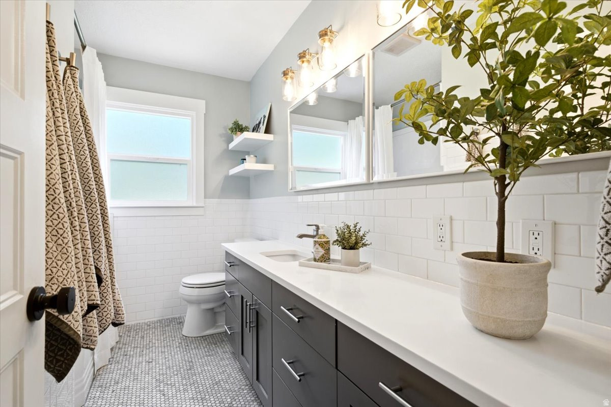 CRESTHOMES - Residential