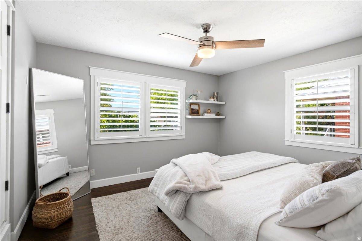 CRESTHOMES - Residential