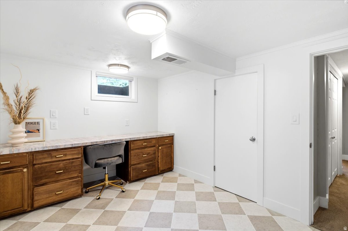 CRESTHOMES - Residential