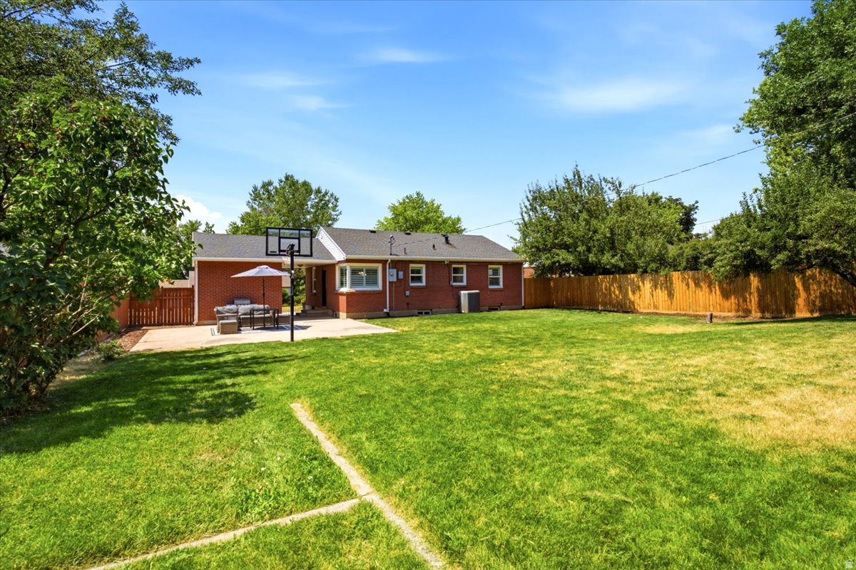 CRESTHOMES - Residential