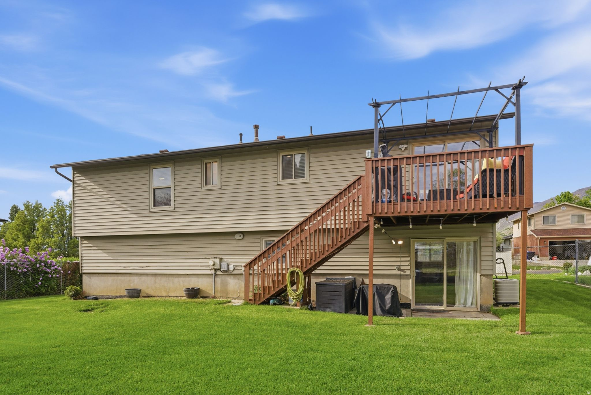 CHASE LANE WEST - Residential