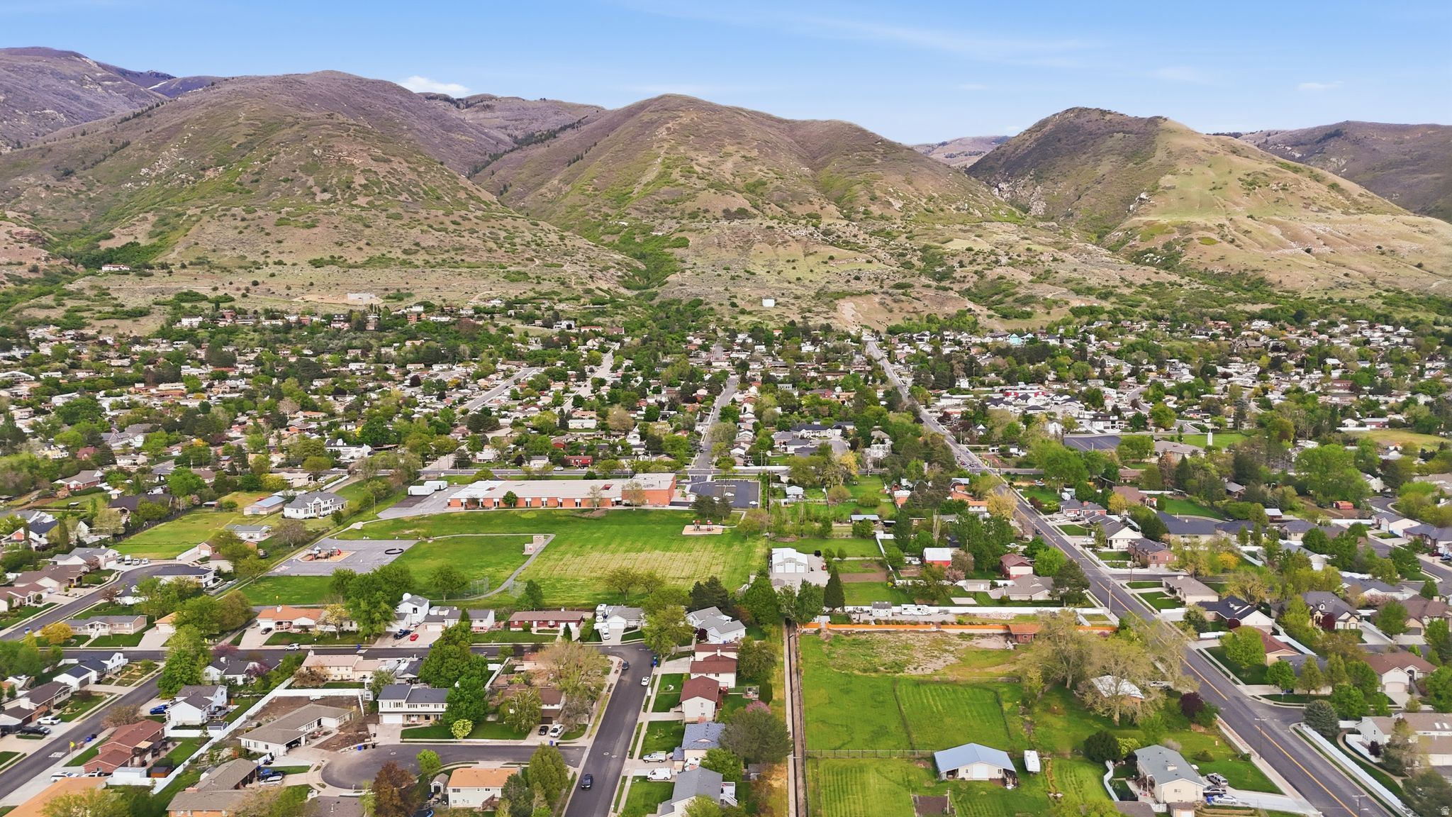 CHASE LANE WEST - Residential