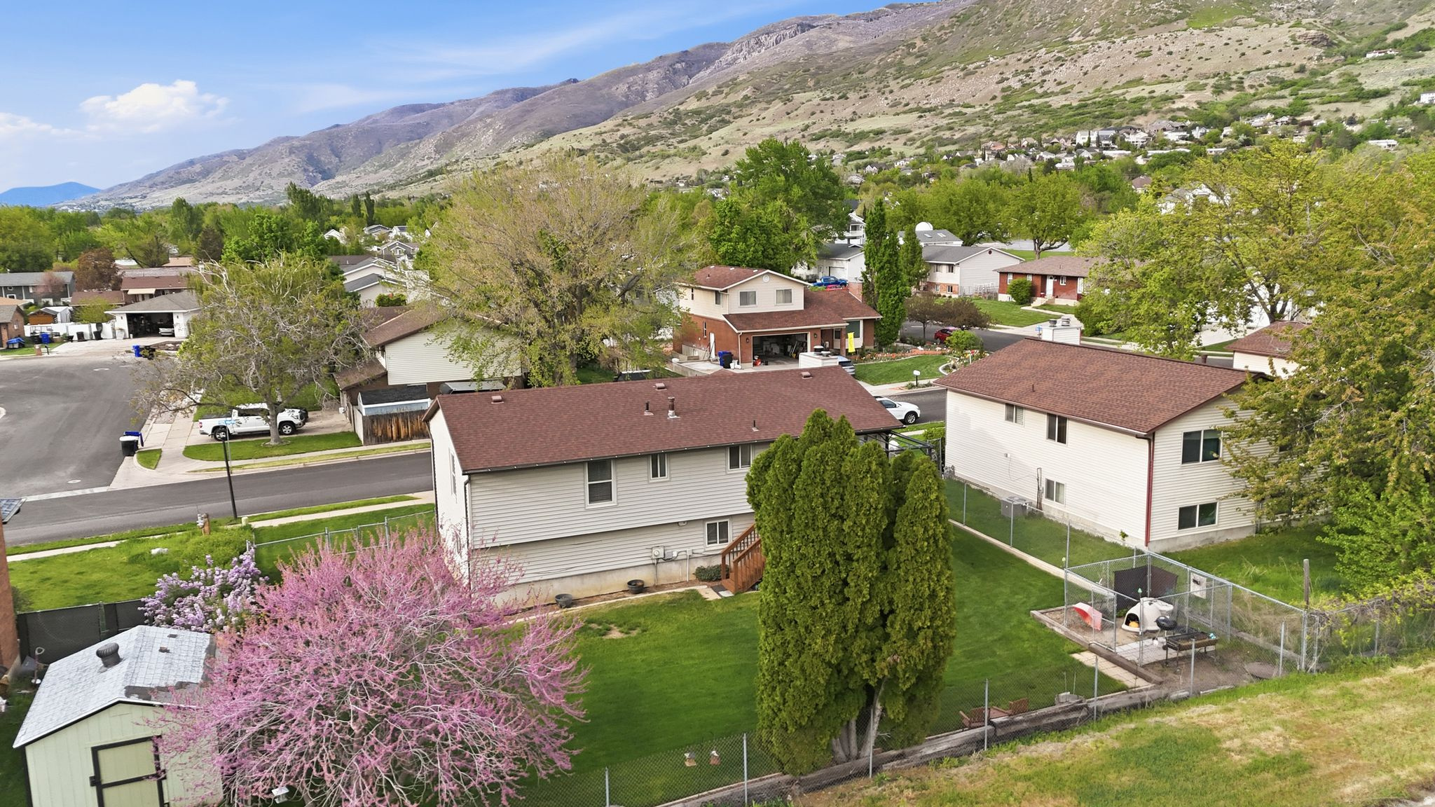CHASE LANE WEST - Residential
