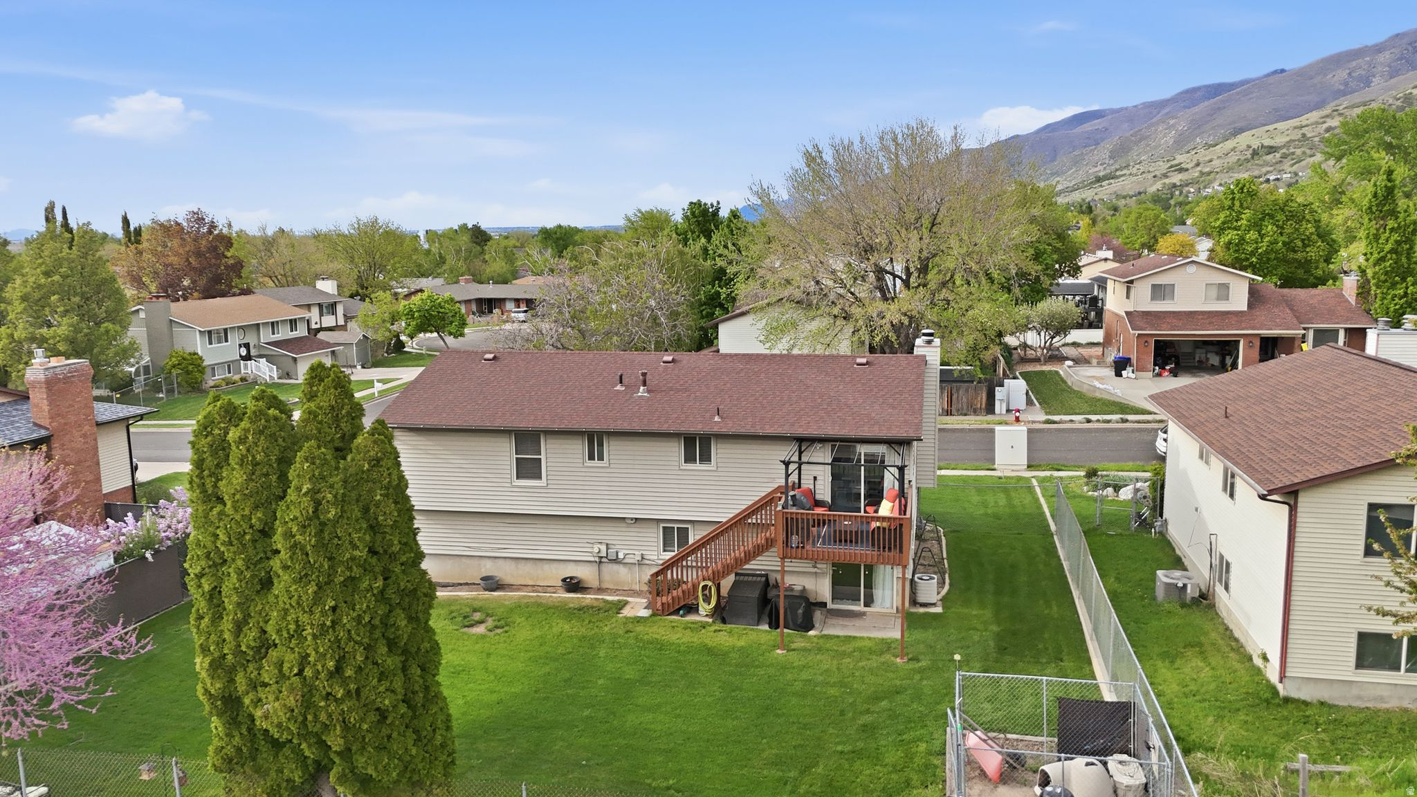 CHASE LANE WEST - Residential