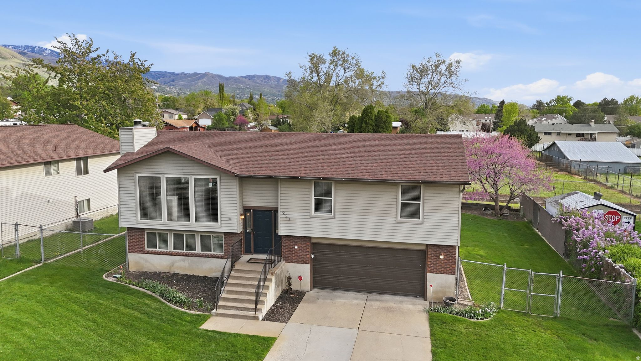 CHASE LANE WEST - Residential