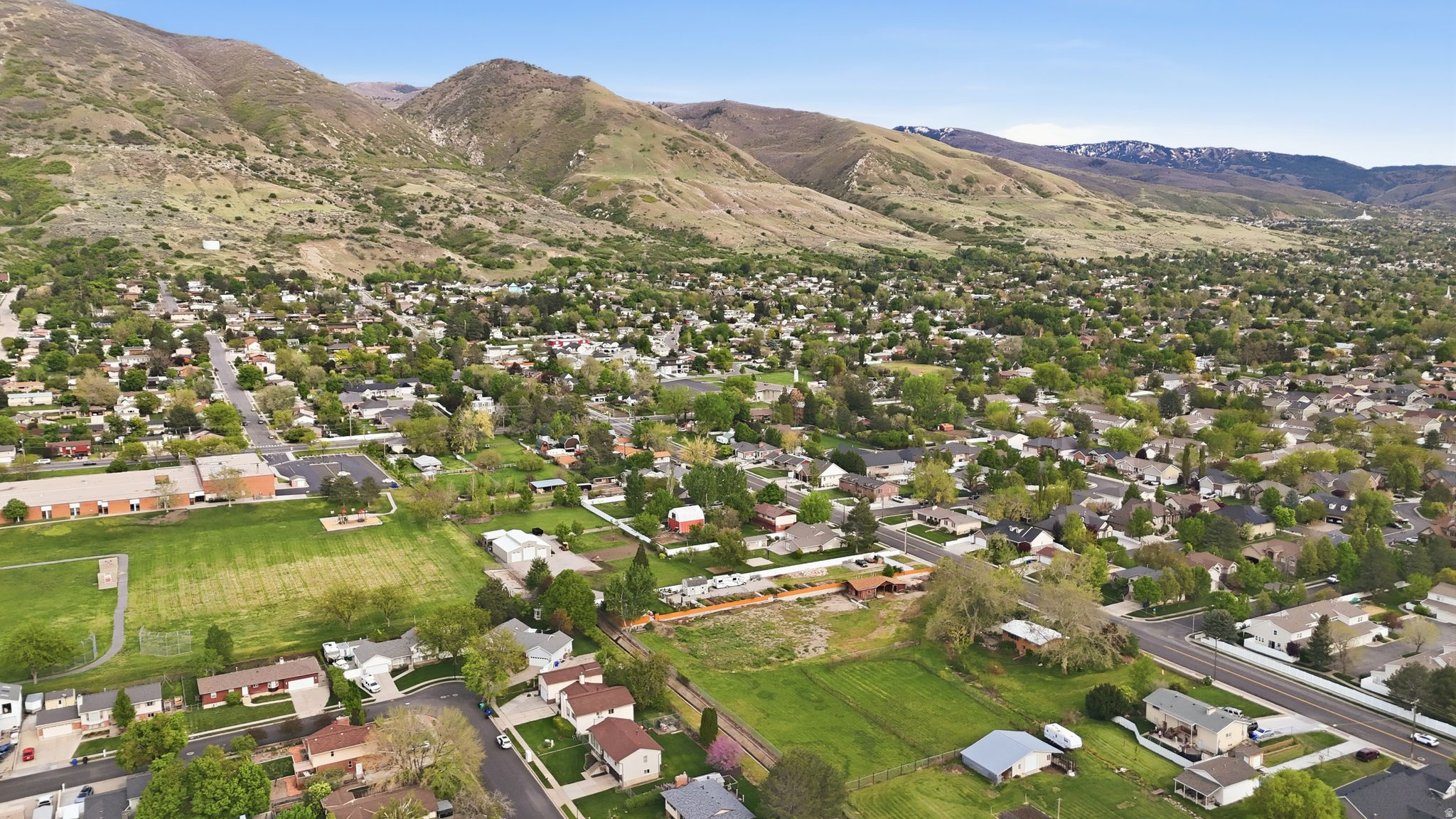 CHASE LANE WEST - Residential