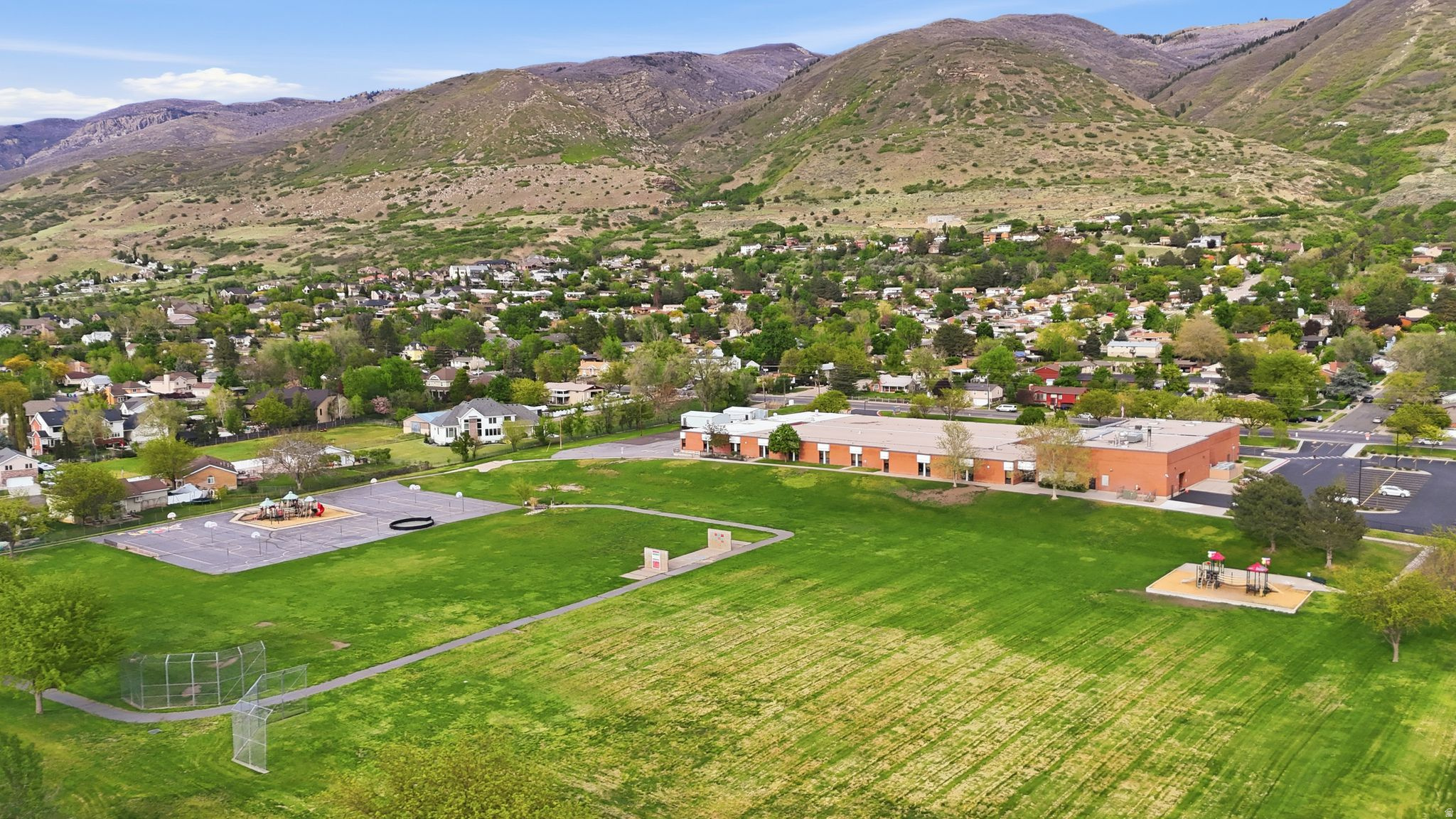 CHASE LANE WEST - Residential