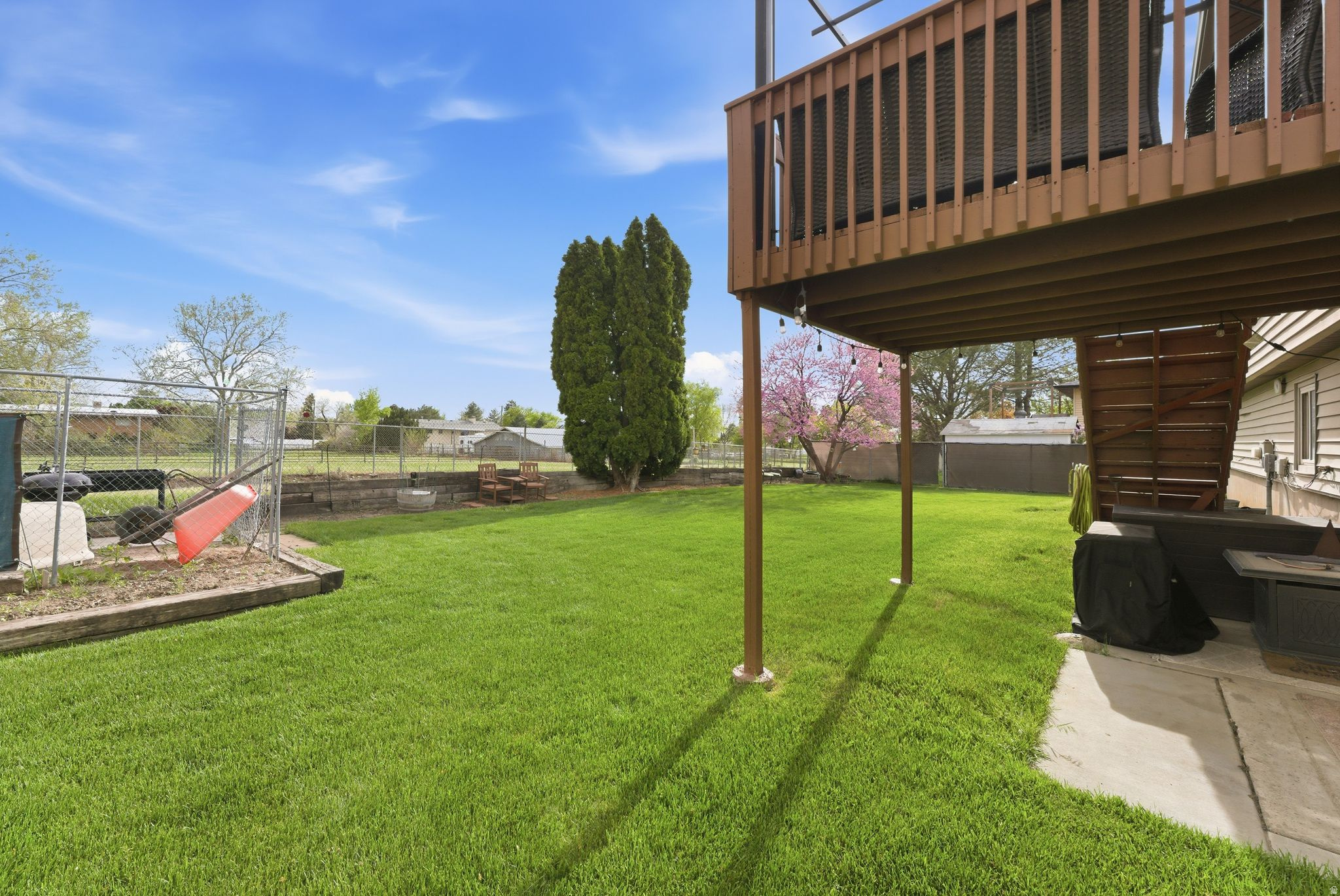 CHASE LANE WEST - Residential