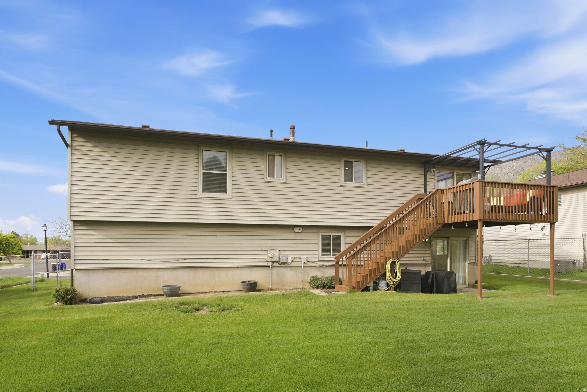 CHASE LANE WEST - Residential
