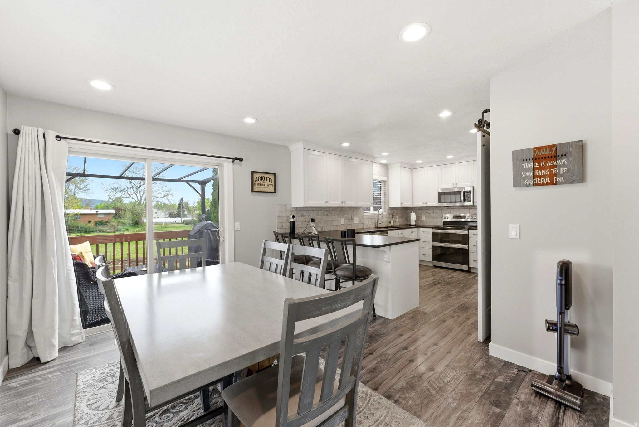 CHASE LANE WEST - Residential