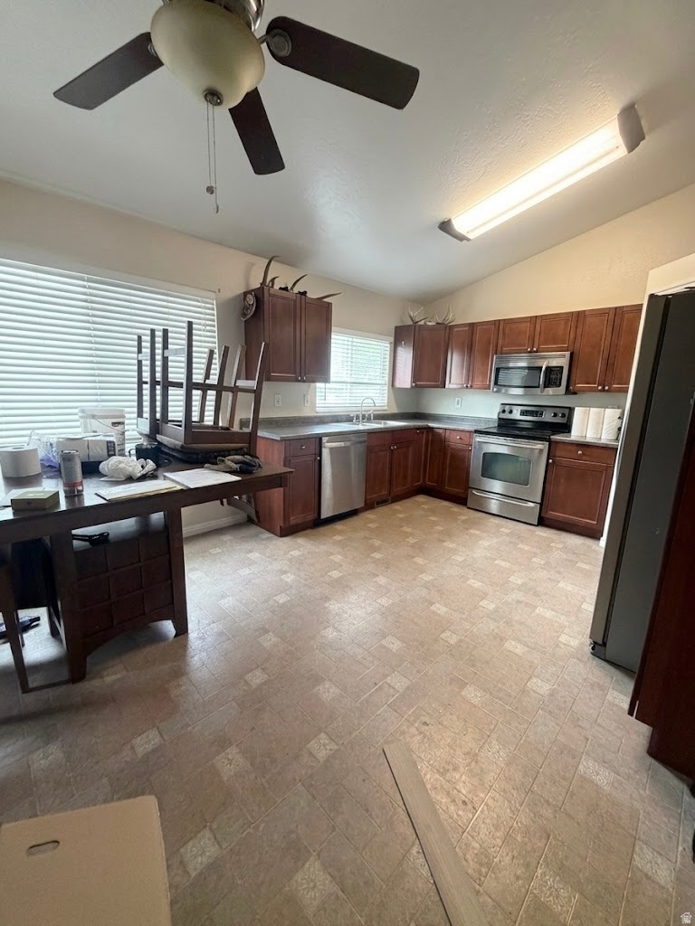 COUNTRY MEADOWS - Residential