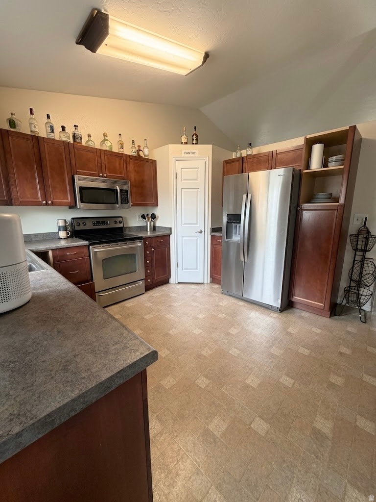 COUNTRY MEADOWS - Residential
