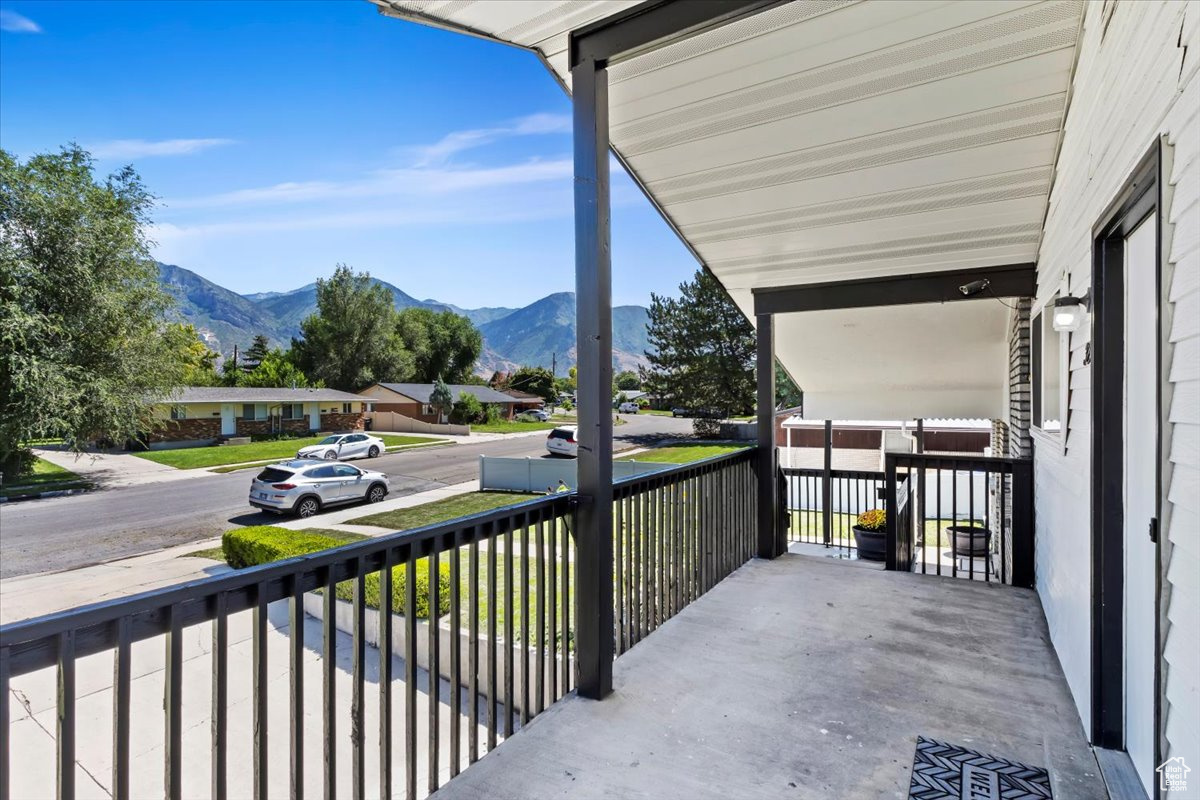 MAPLEVILLAGE - Residential