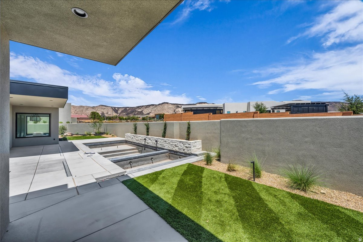 LEDGES OF SG JOHNSON ARCH - Residential