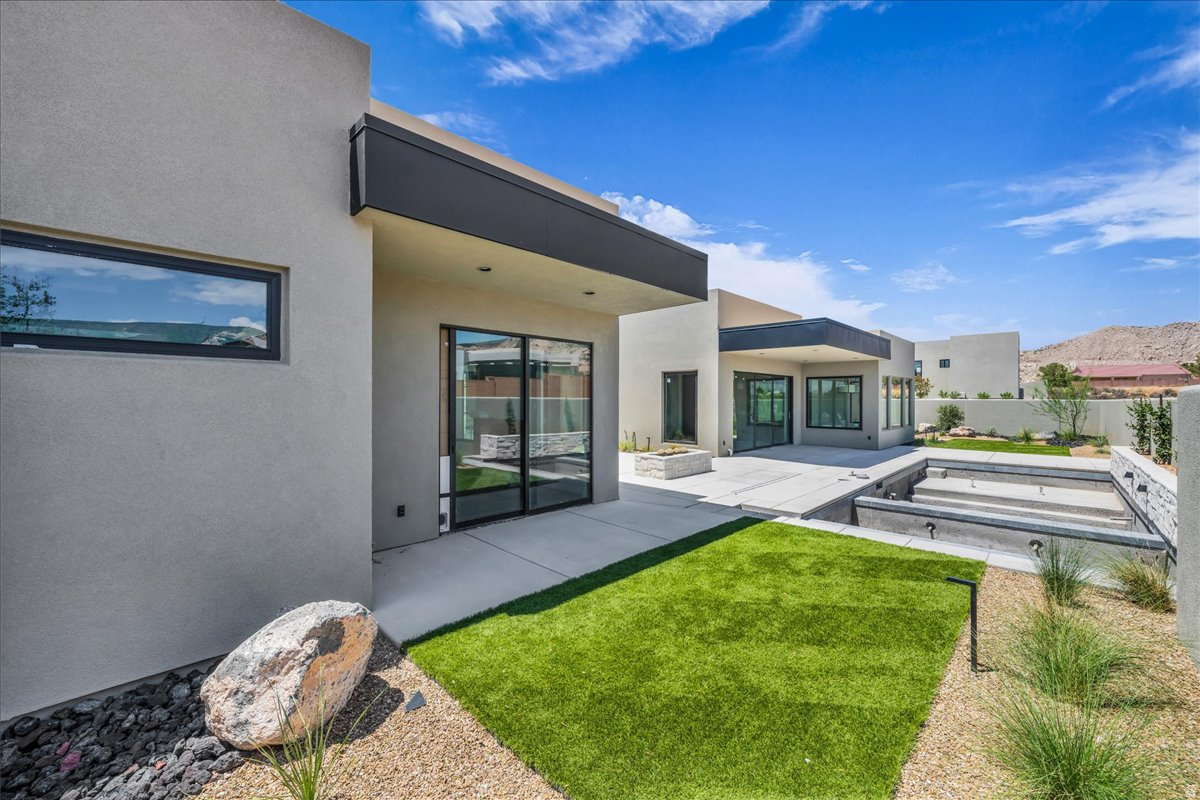 LEDGES OF SG JOHNSON ARCH - Residential
