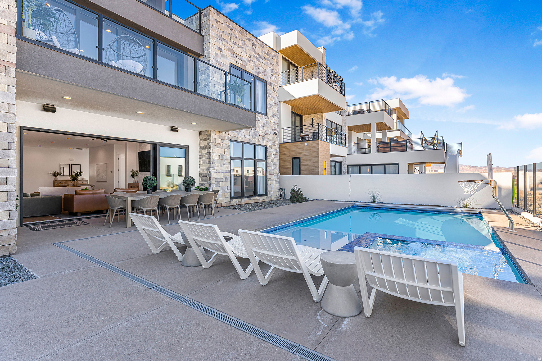 DESERT COLOR RESORT - Residential