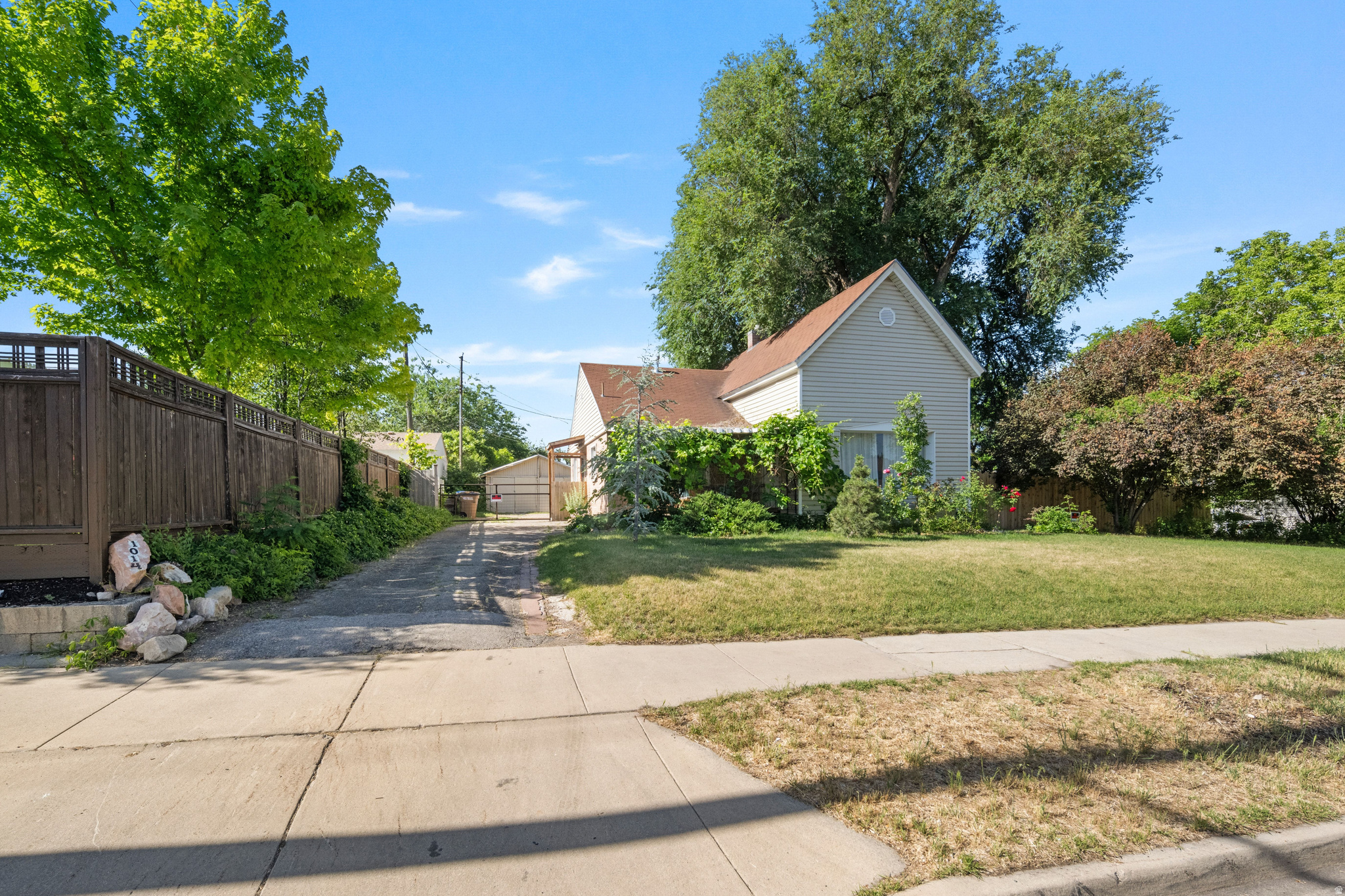 HILL CREST - Residential