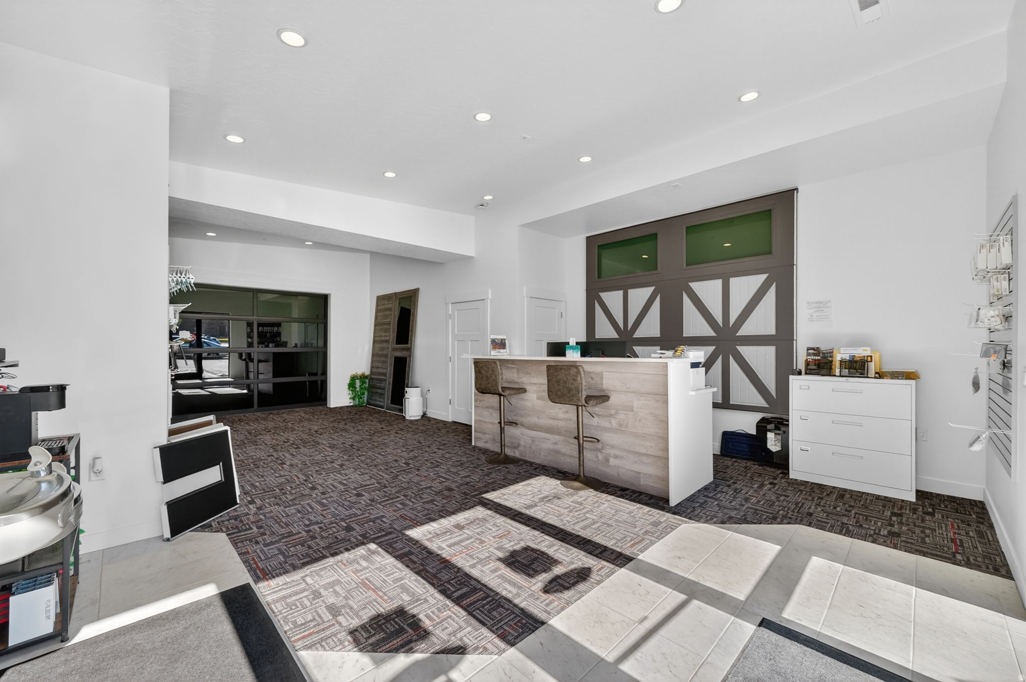 DRAPERVILLE - Commercial Sale