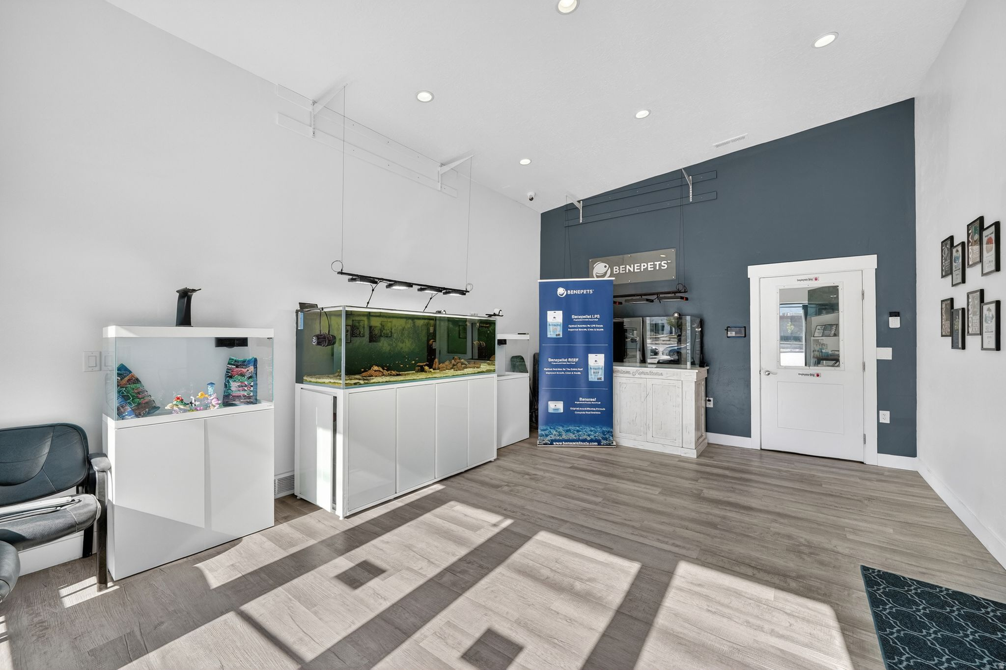 DRAPERVILLE - Commercial Sale