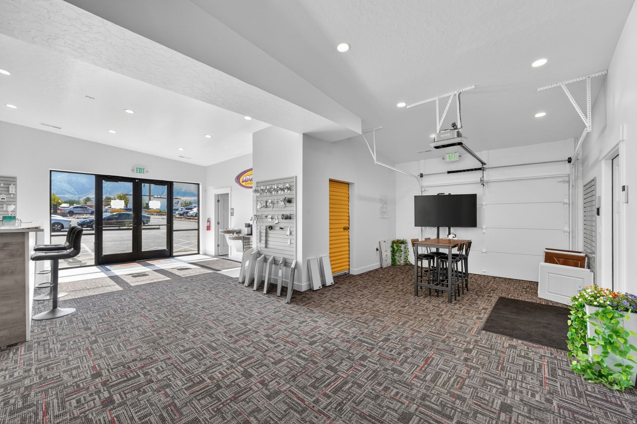 DRAPERVILLE - Commercial Sale
