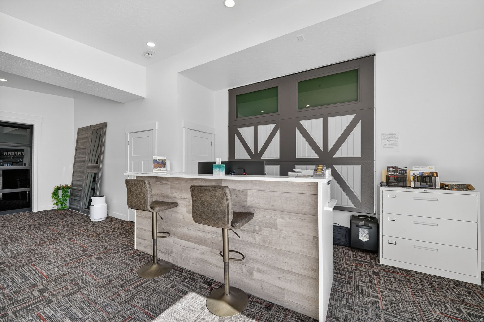 DRAPERVILLE - Commercial Sale
