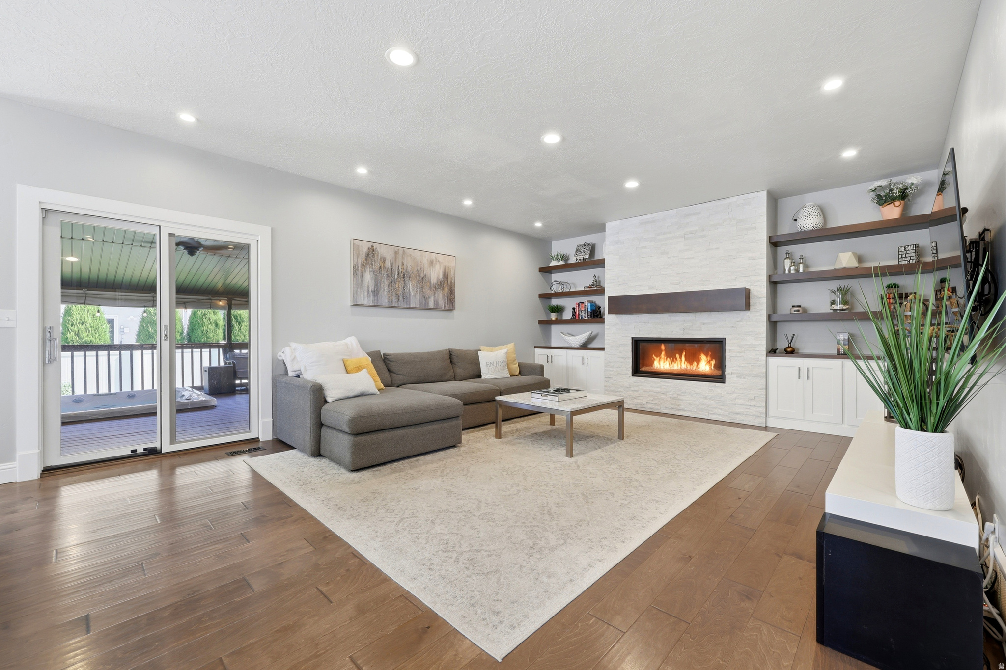 WILLOW CREEK - Residential