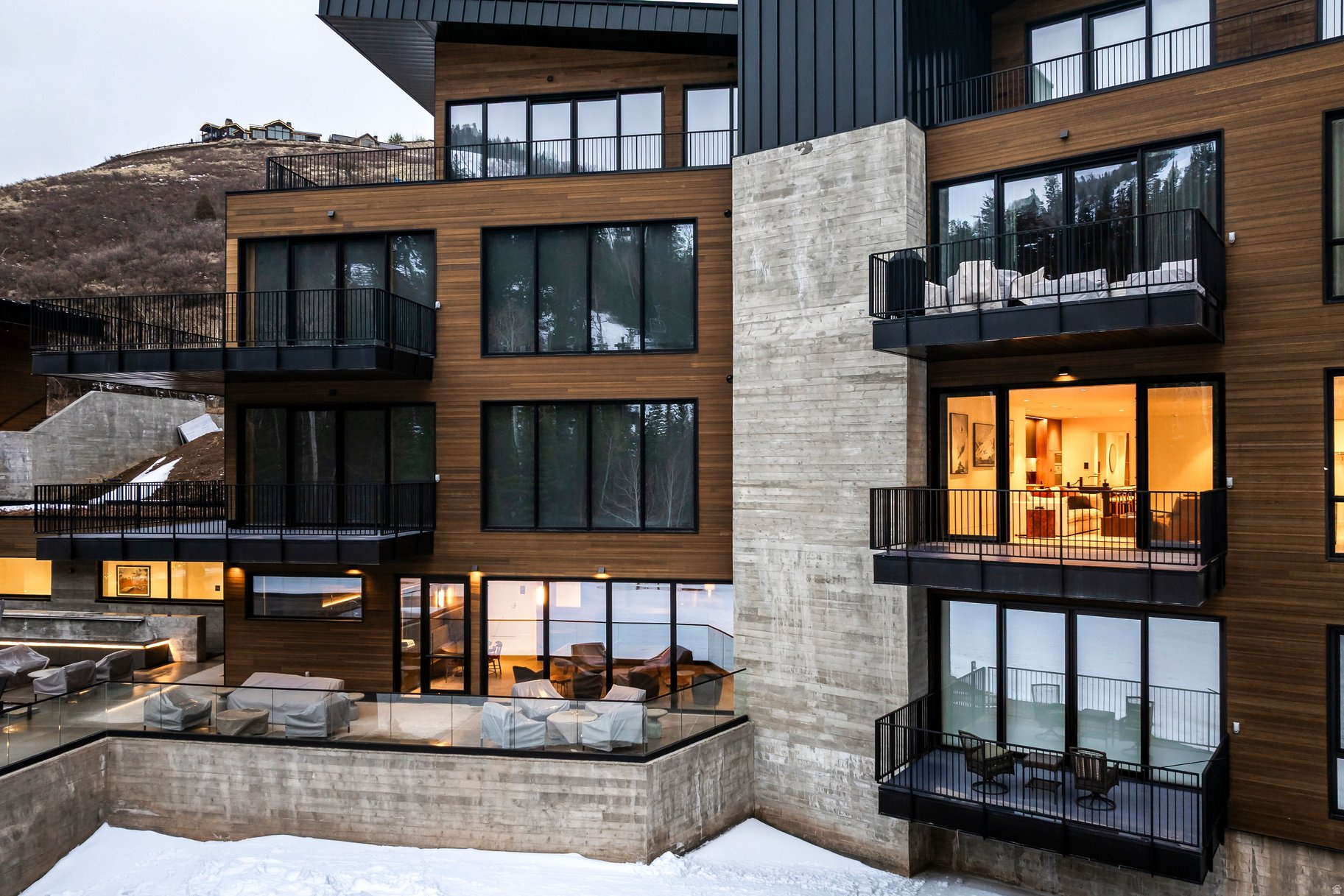 FOUNDERS PLACE - Residential