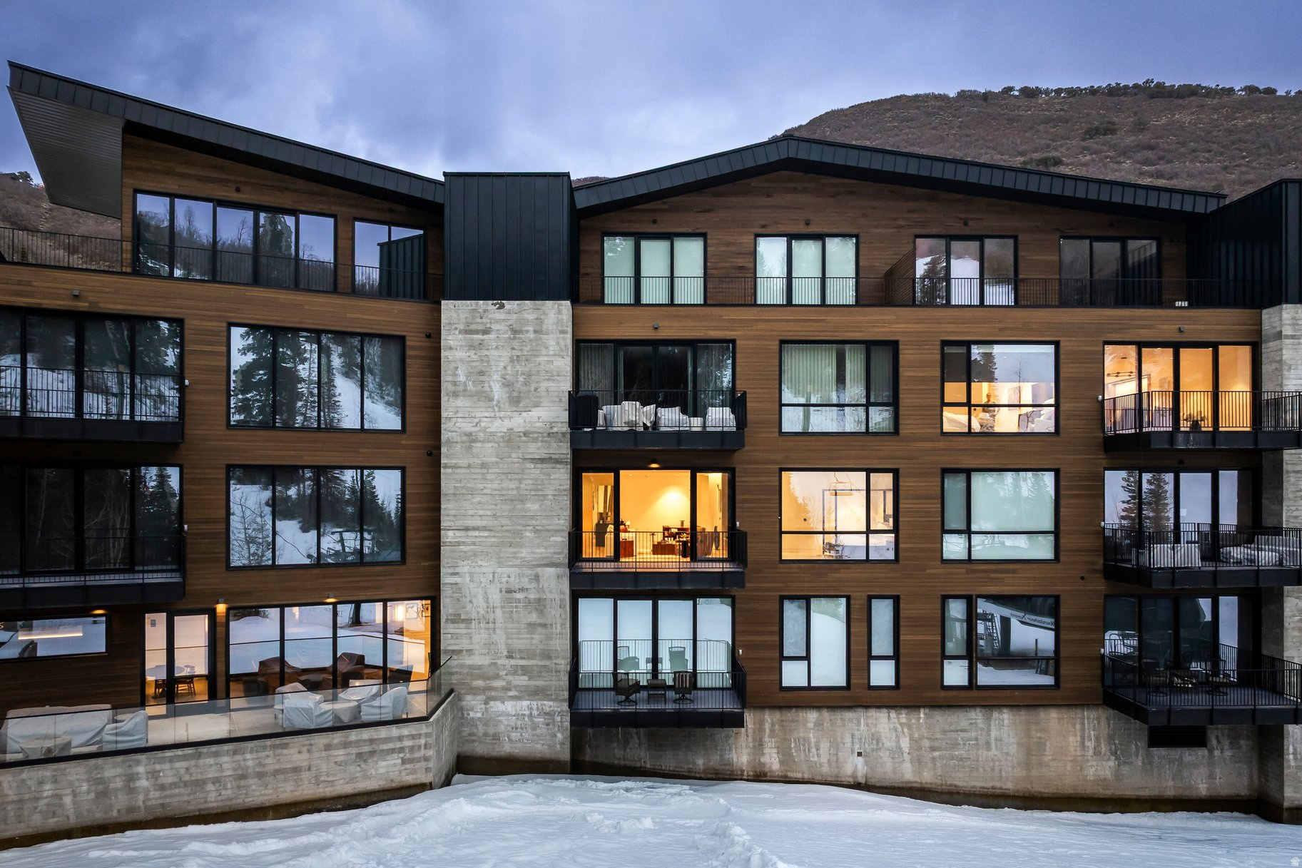 FOUNDERS PLACE - Residential