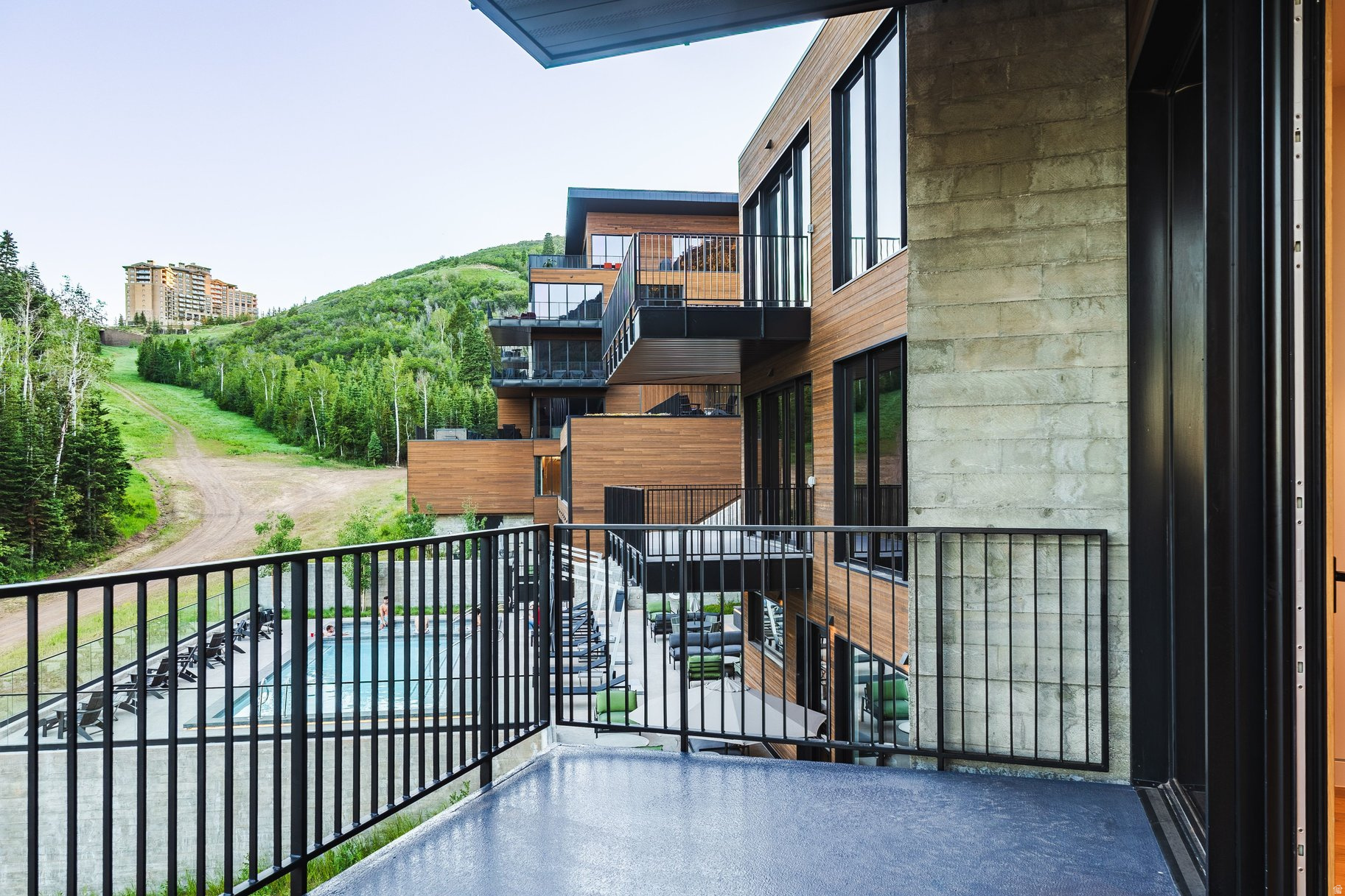 FOUNDERS PLACE - Residential