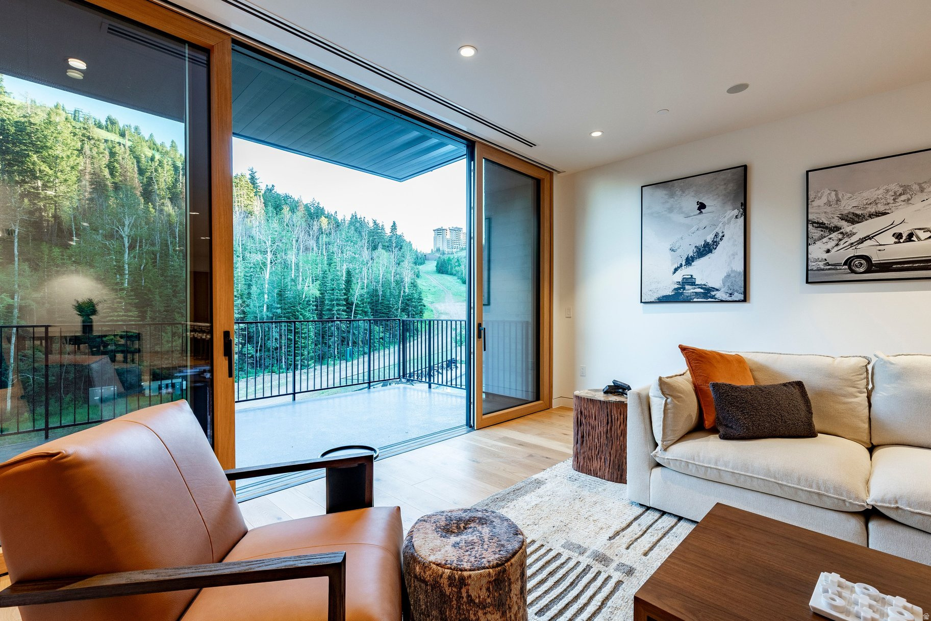 FOUNDERS PLACE - Residential